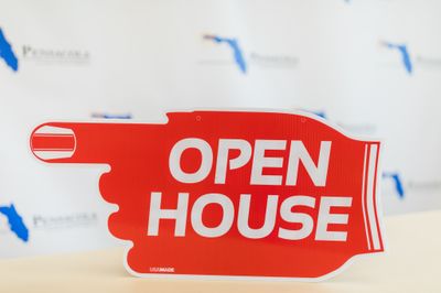 OPEN HOUSE HAND SHAPE Red