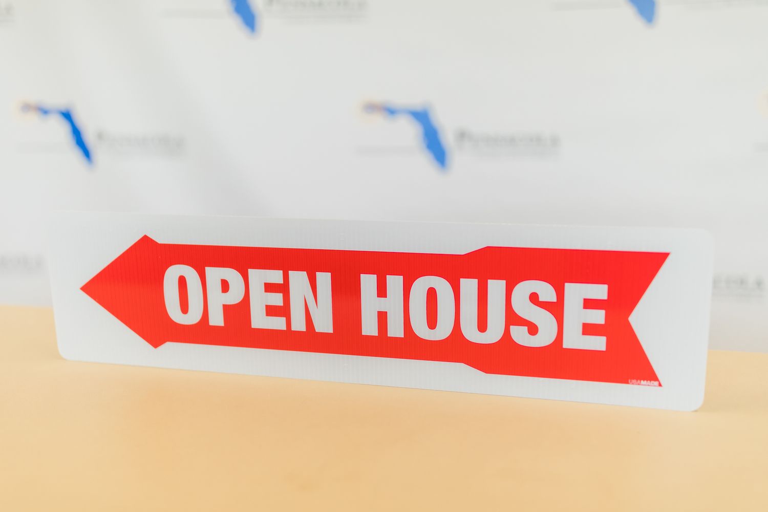 OPEN HOUSE RIDER W/ ARROW Red