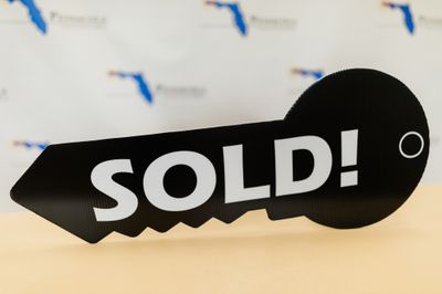 PHOTO PROP SOLD KEY Black