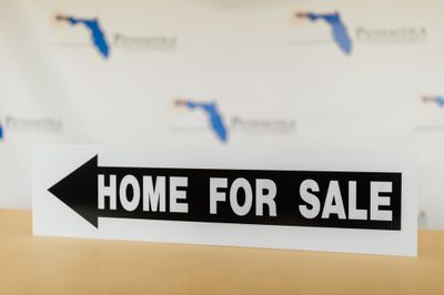HOME FOR SALE W/ARROW Black