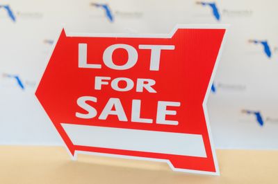 LOT FOR SALE ARROW SHAPE