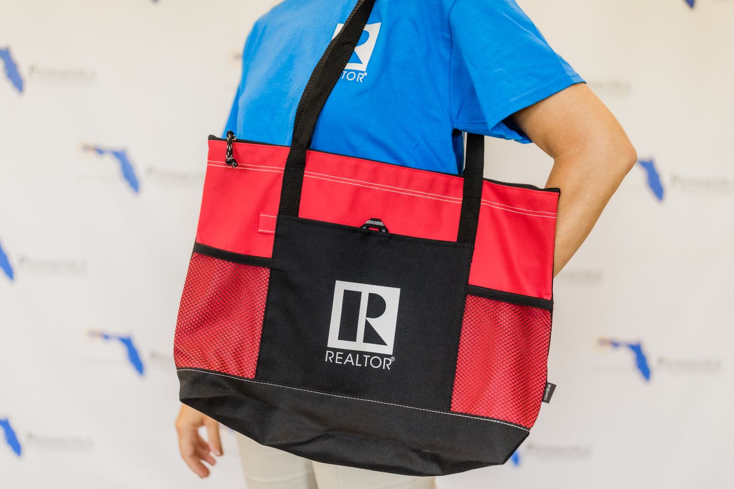 NYLON ZIPPERED TOTE BAG Red