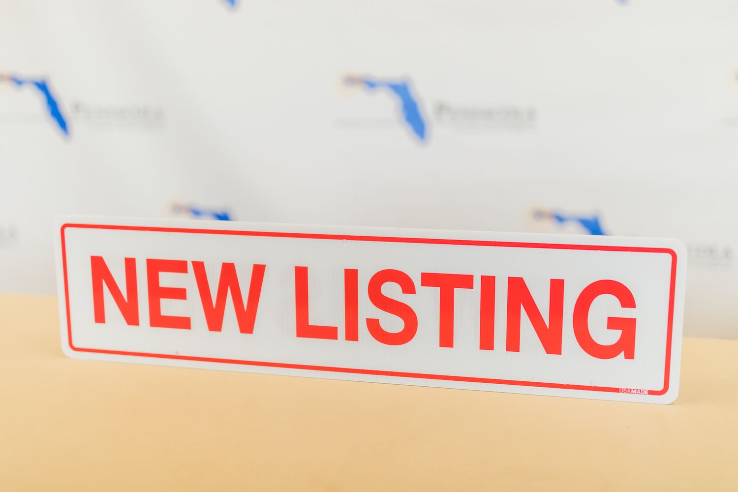 NEW LISTING Red