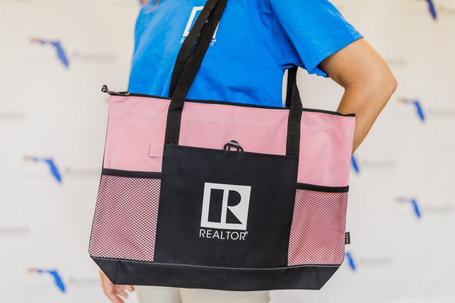 NYLON ZIPPERED TOTE BAG Pink