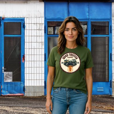 Quad-Bros T-Shirt Quad-Bros T-Shirt "Peckfitz 2025" armygrün mit Print auf der Brust Passform unisex