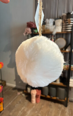 Hanger Pompon Wit