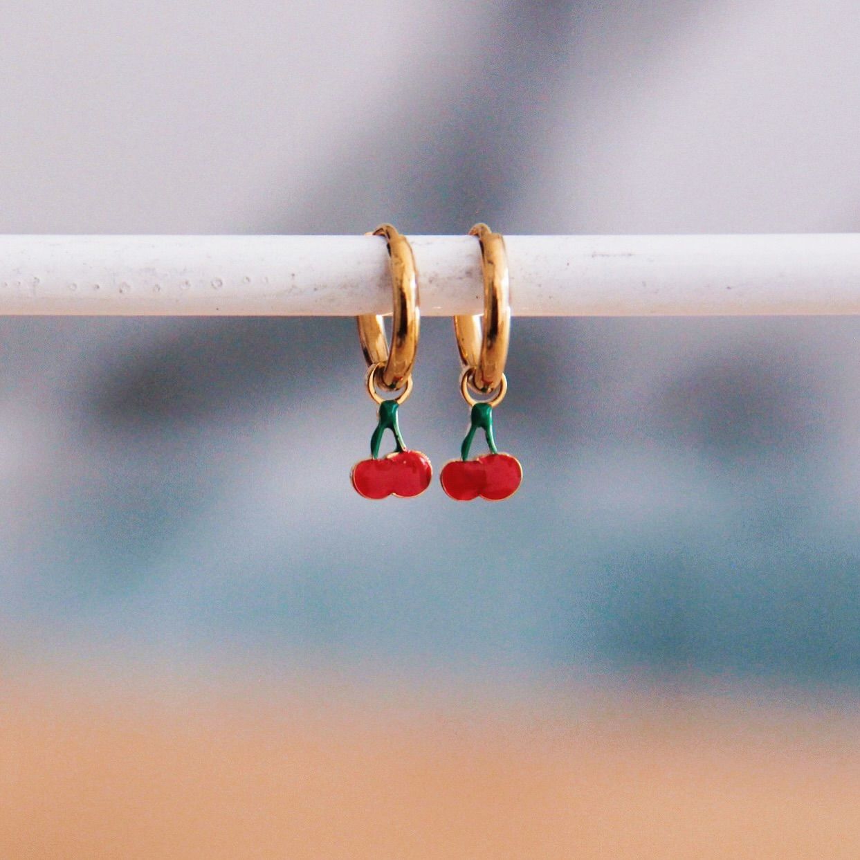 RVS creolen met kersen rood/goud