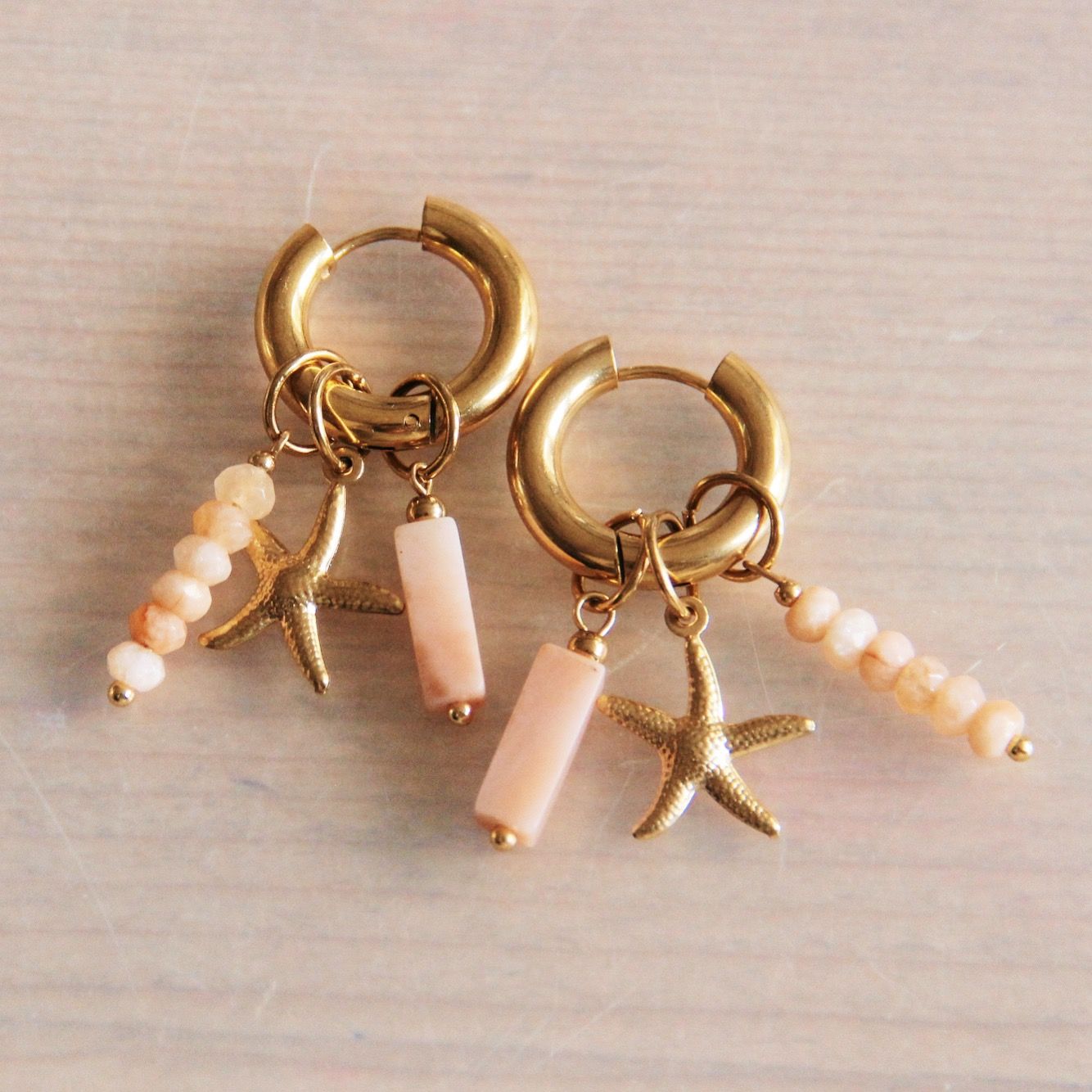 RVS brede creool met tube, edelsteentjes en zeester – peach/goud