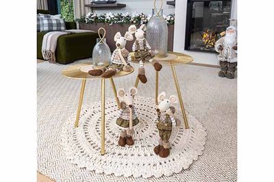 Figuur mouse girl zittend Figuur mouse girl zittend