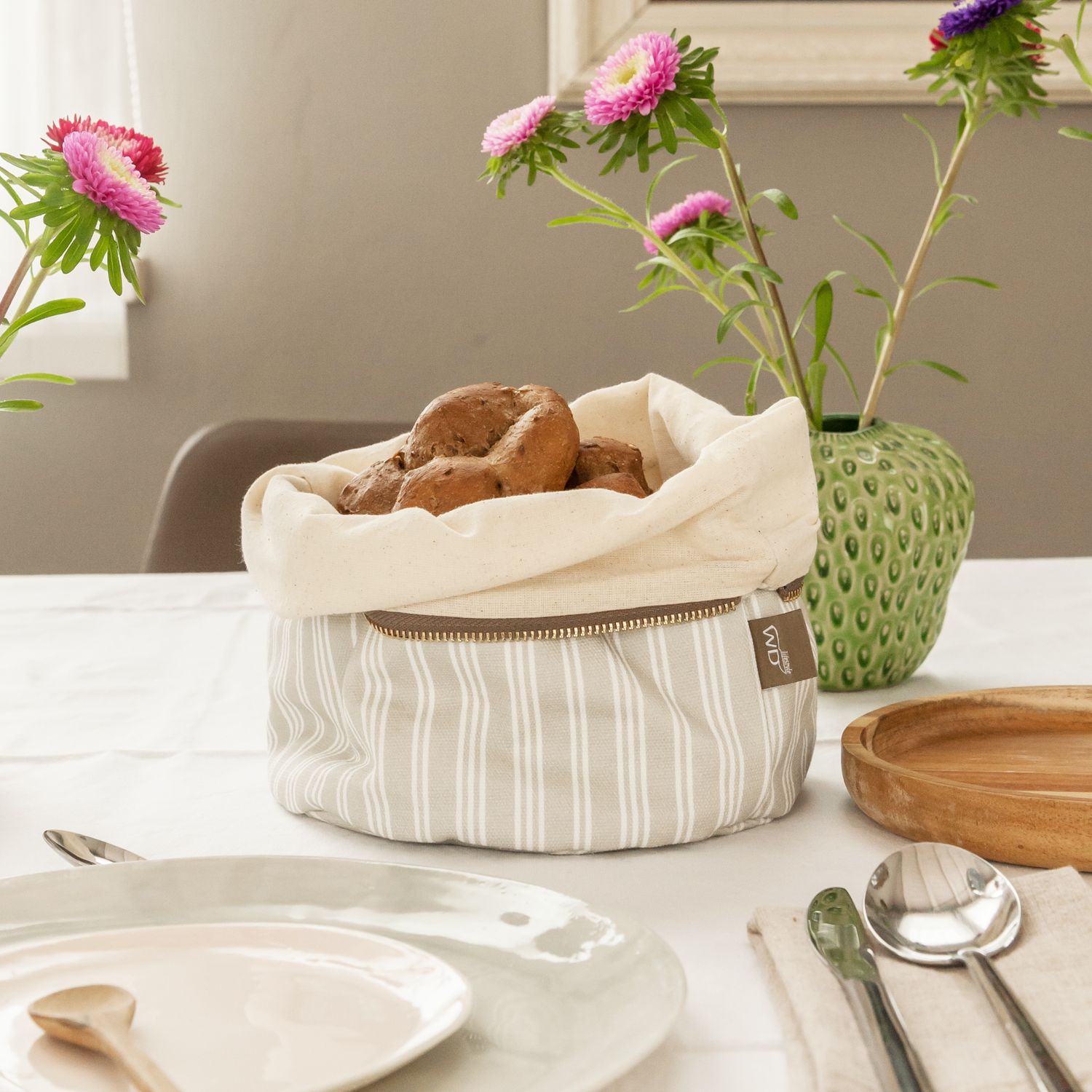 Broodmandje met kersenpitten