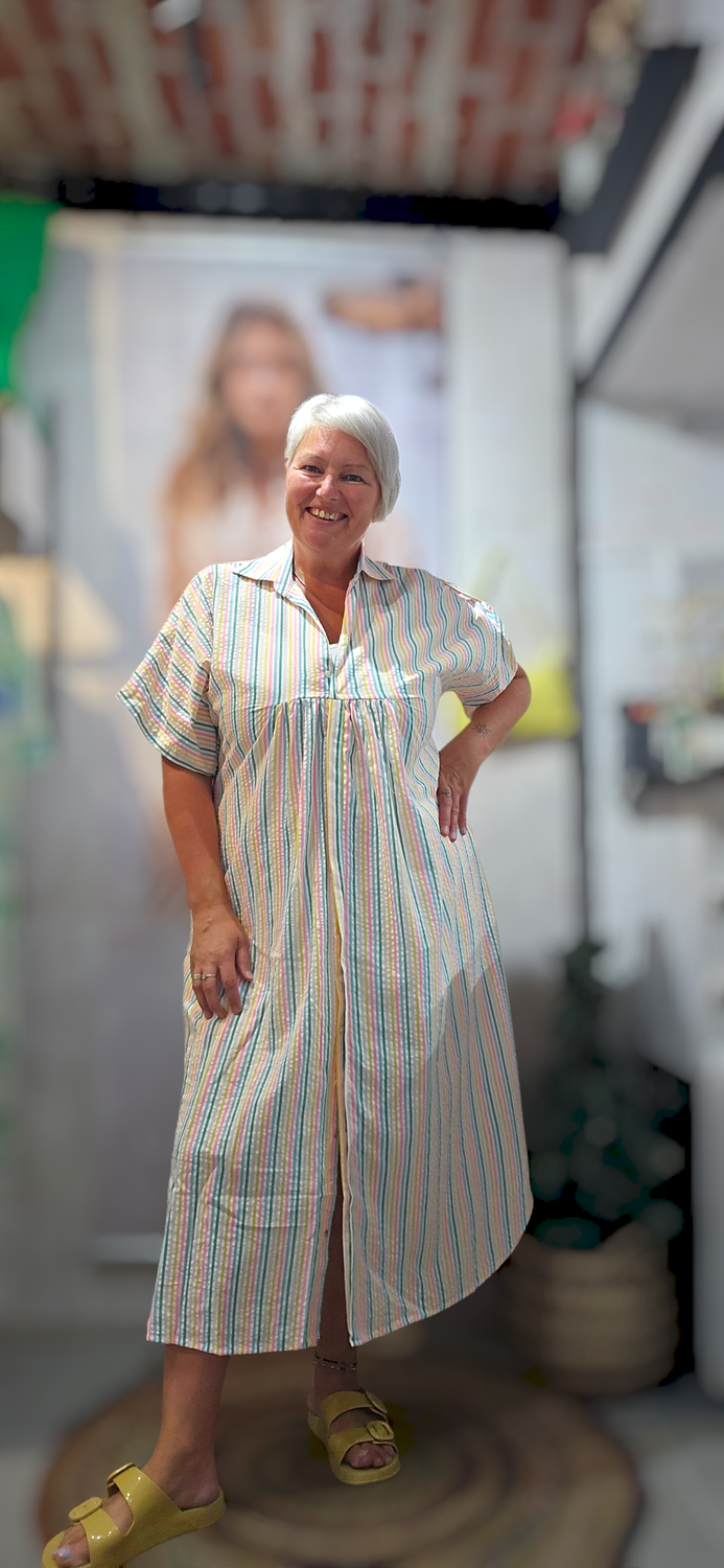 MISS TERRE JURK MET KRAAG EN STREEPJES IN PASTEL