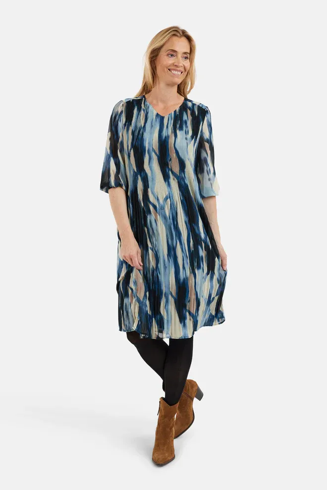 SIGNATURE 3/4 SLEEVE DRESS