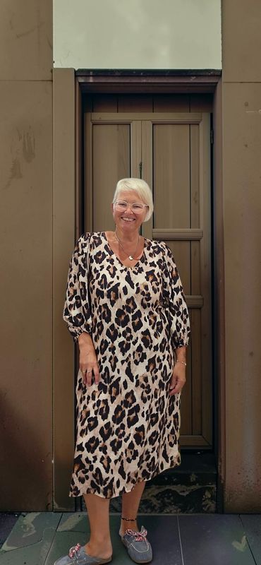 APRIL VINTAGE ROBE LEO ZWART