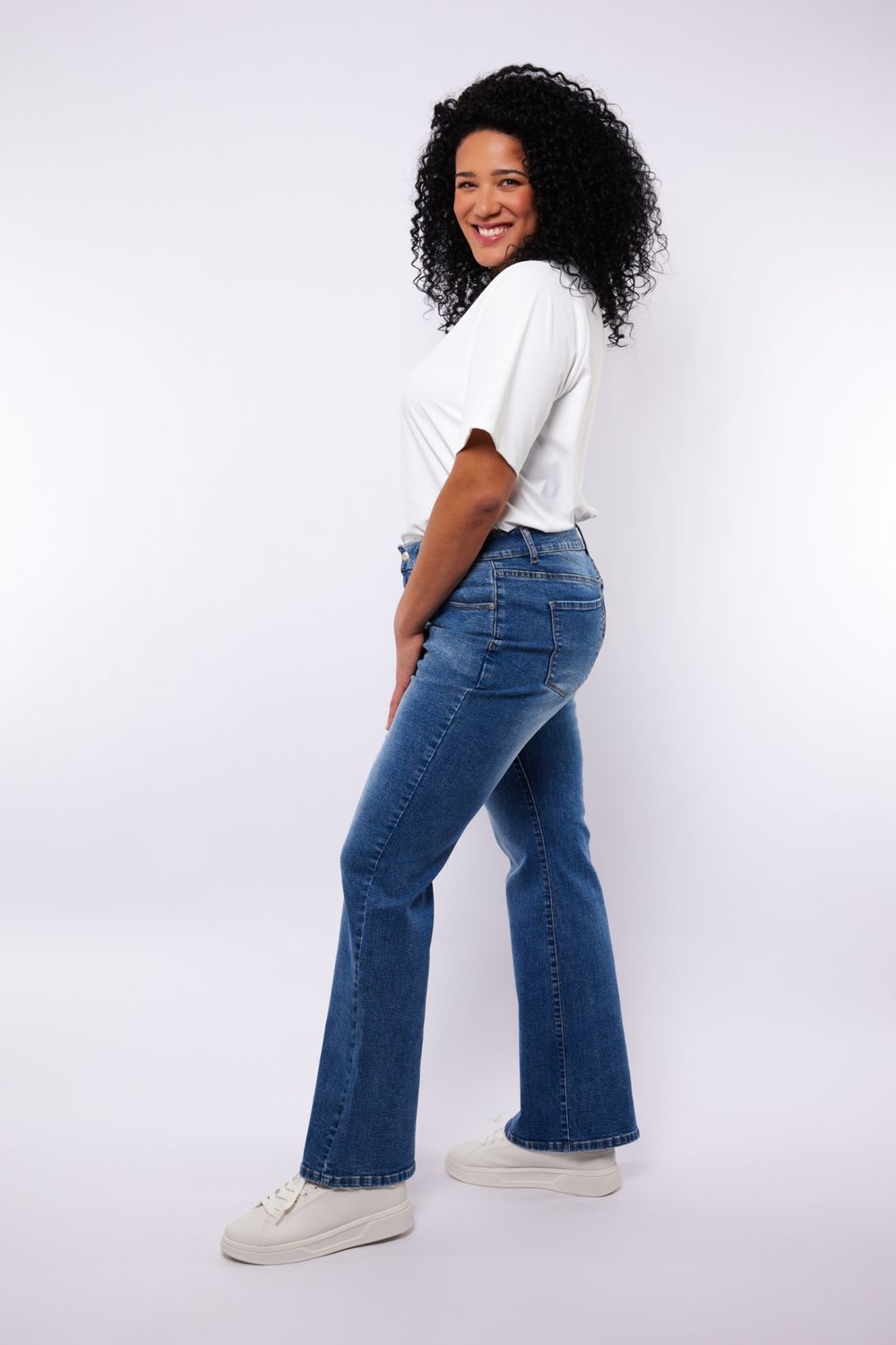 EXXCELLENT LOES FLARED JEANS