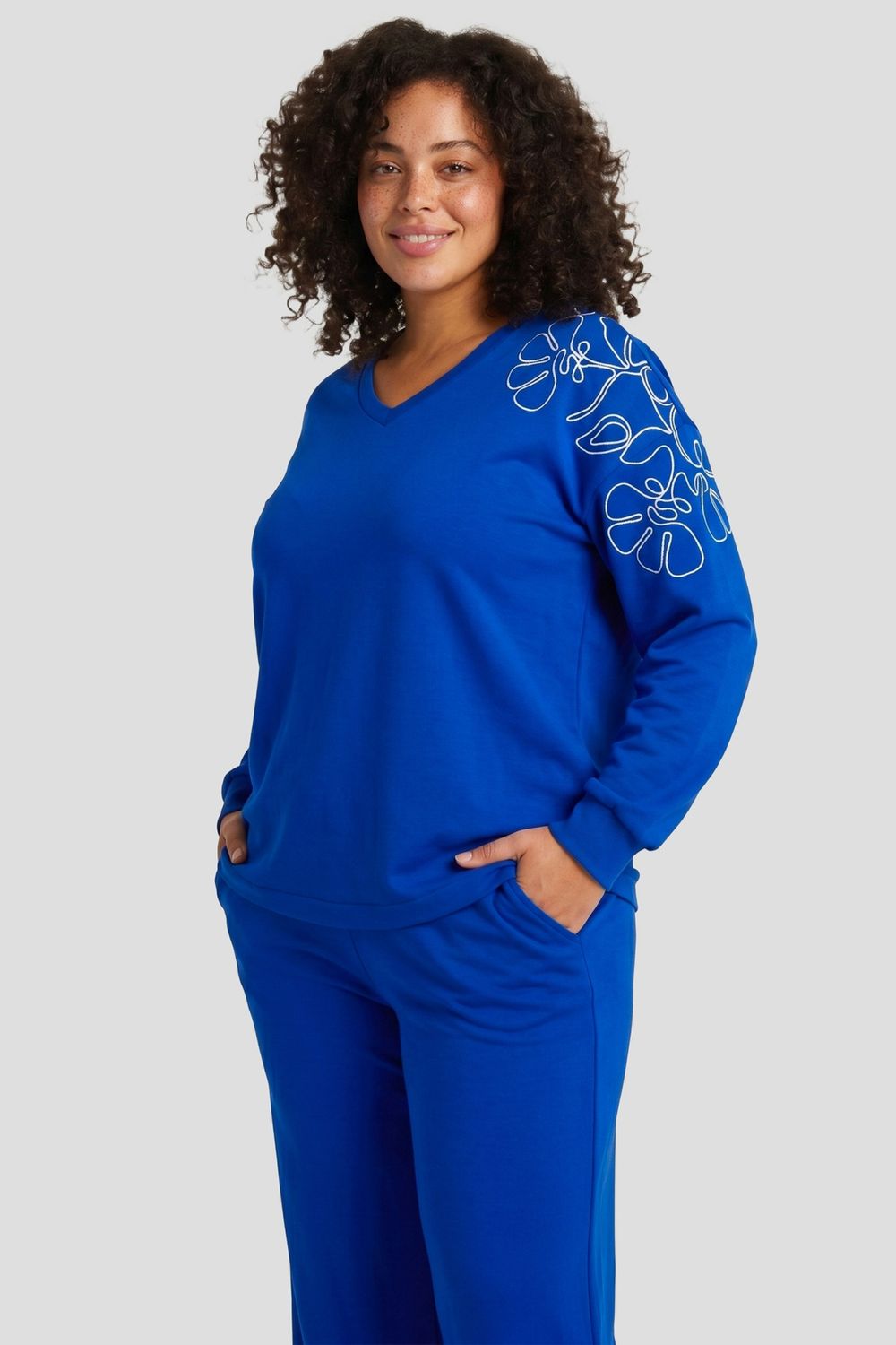 EXXCELLENT HADLEY SWEATER