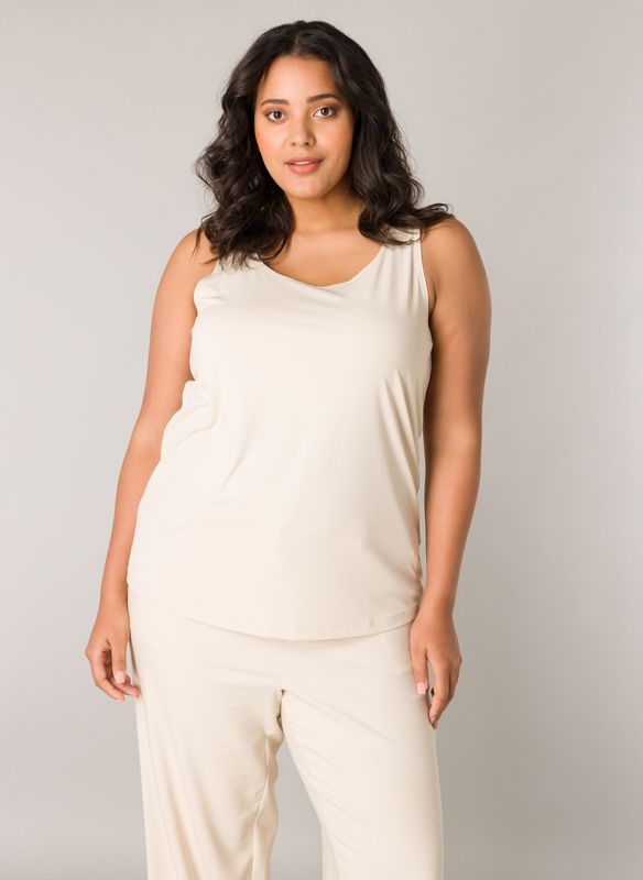 BASE LEVEL CURVY YANNE TOP