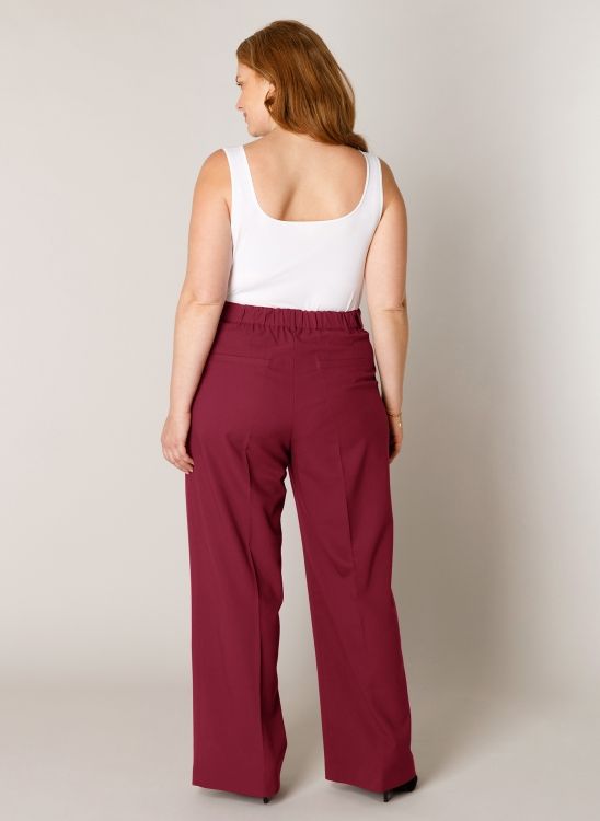 BASE LEVEL CURVY YUNIA