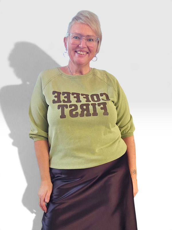 APRIL VINTAGE SWEAT COFFEE FIRST