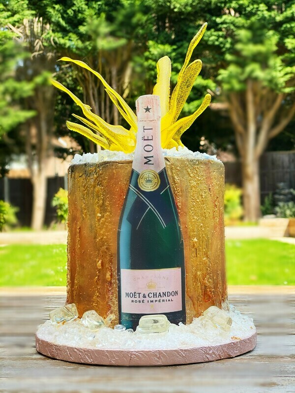 CHAMPAGNE POP CAKE