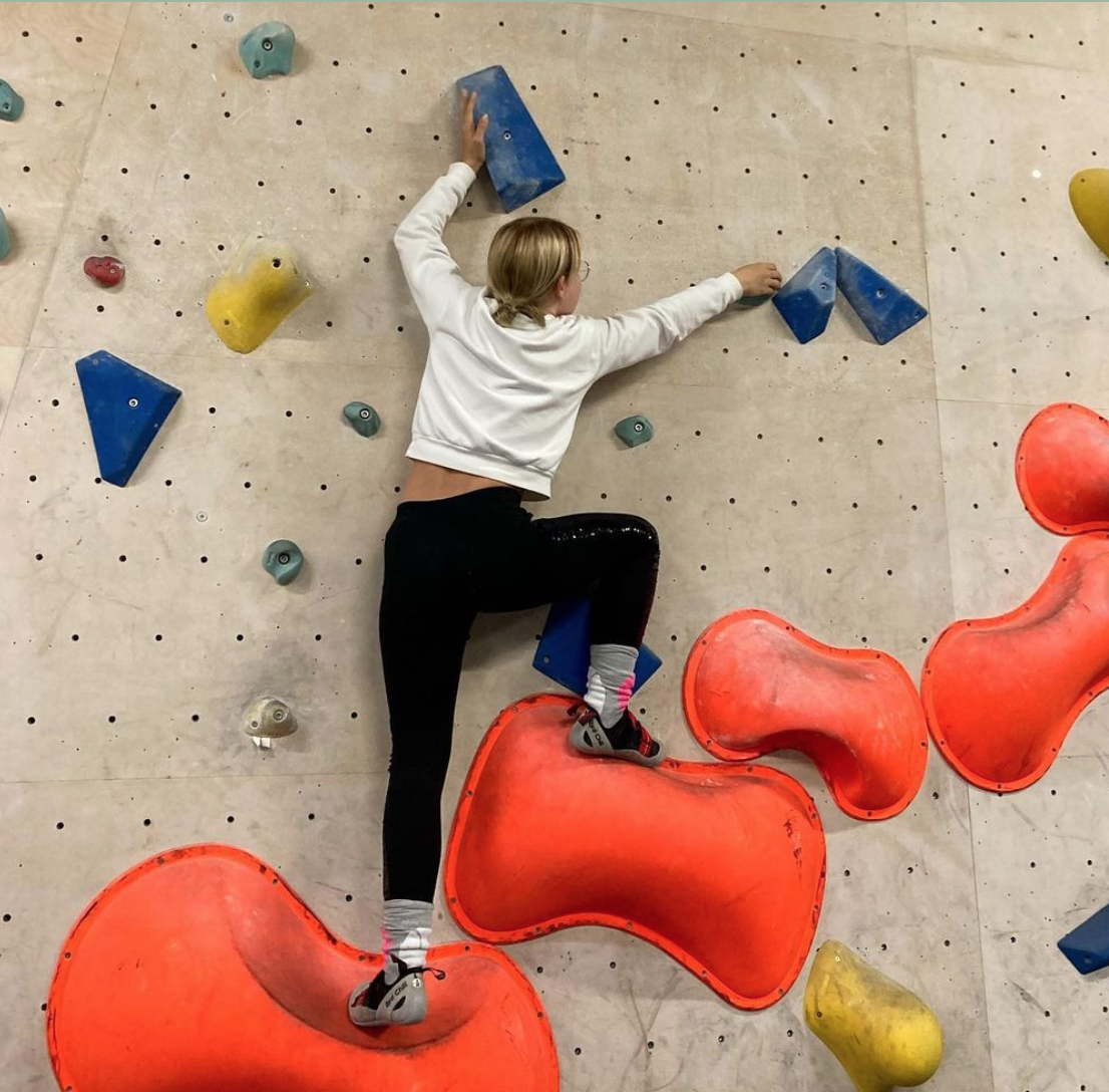 Bouldering (Ages 9-11)