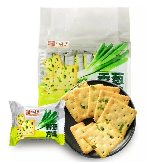 YUMMY HOUSE SCALLION CHEESE FLAVOR BISCUITS 美味栈香葱方块饼 300G