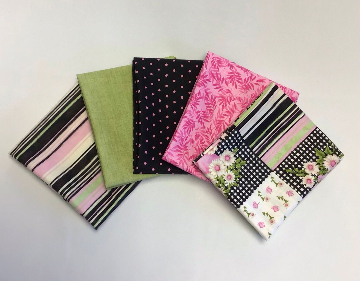 Pink/ Black Patchwork Fat Quarter Bundle
