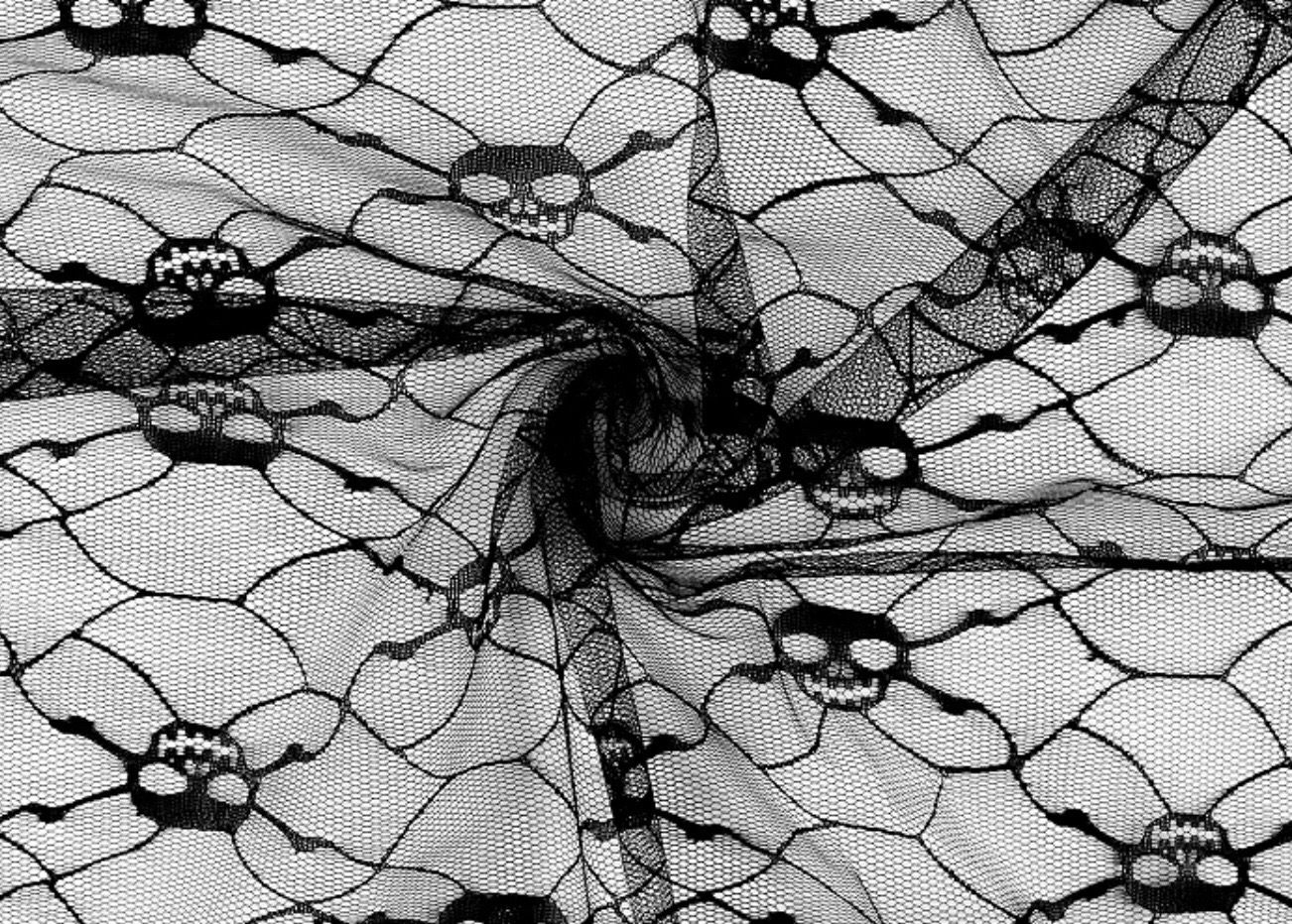 Skulls On Net- Black