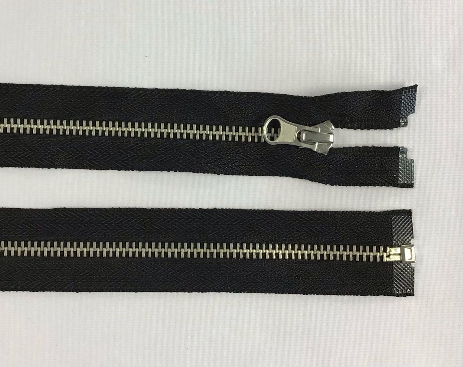 65cm Metal Zip- Black