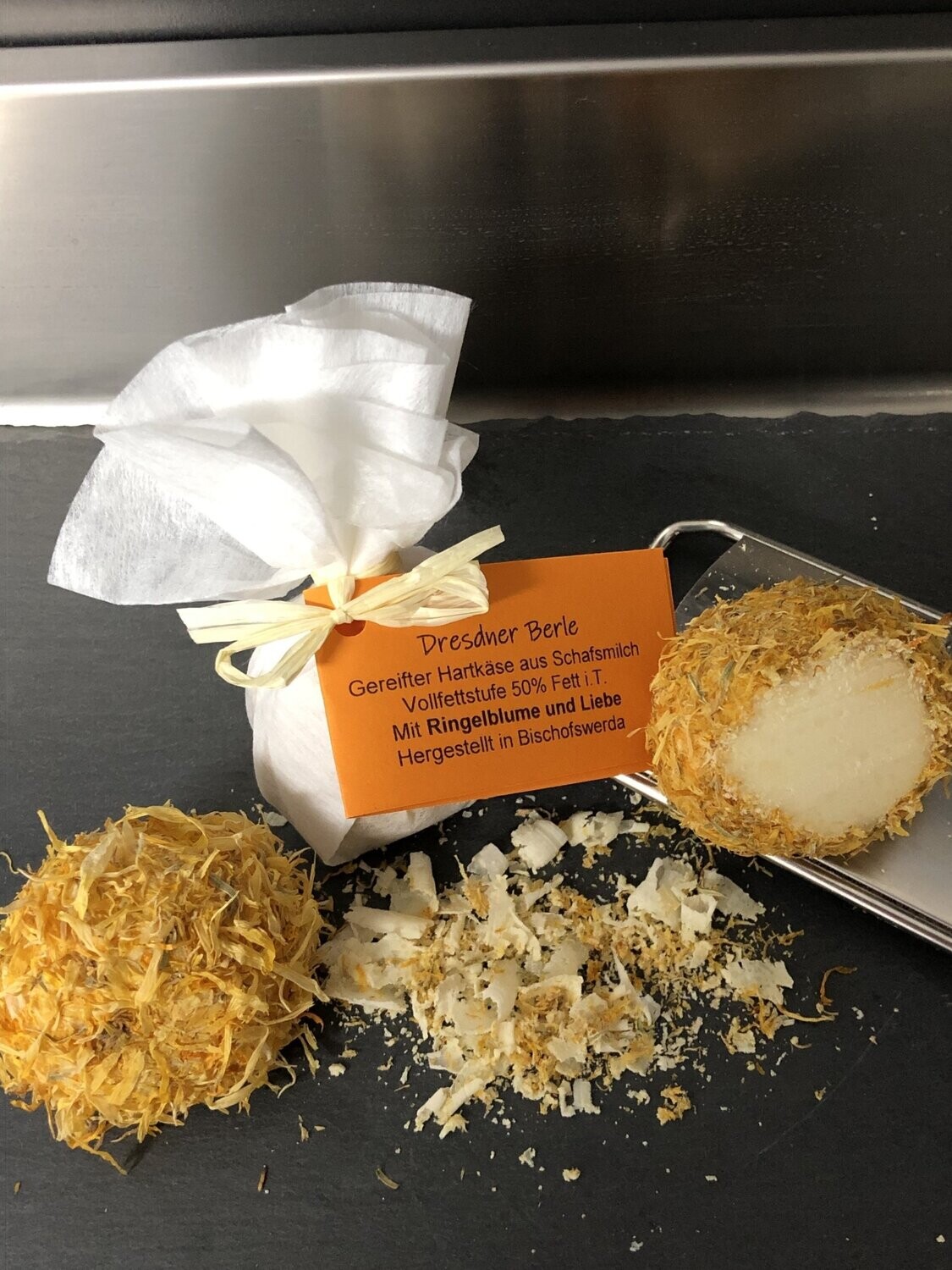 Dresdner Berle mit einer feinen Ringelblumenhülle