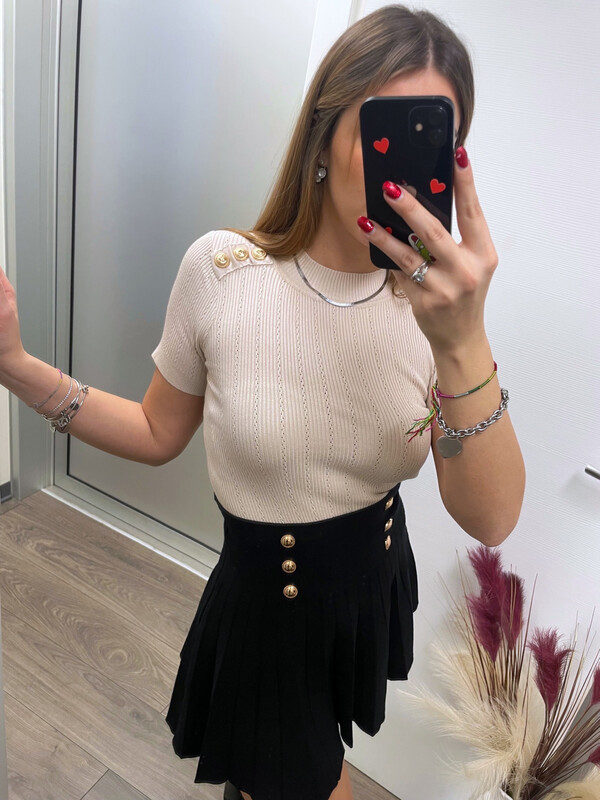 Maglia beige dettaglio bottoni