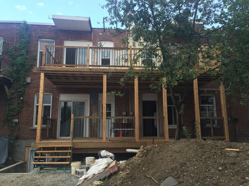 Terrasse, landscaping, stairs and balcony