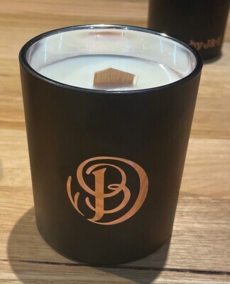 Defining Beauty candle (in Black)