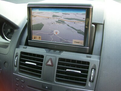Reparatur Mercedes C-Klasse W204 oder GLK X204 * Klappmonitor Display bleibt dunkel