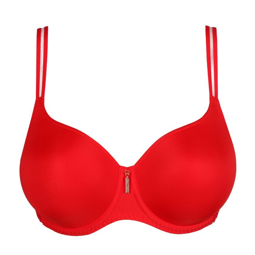 Afbeelding van de PRIMA DONNA TWIST EAST END Voorgevormde BH in hartvorm in de kleur True Red. De bh heeft naadloze cups, moderne kantdetails en een verleidelijk decolleté.
