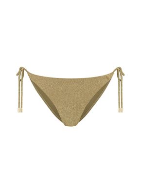 "BEACHLIFE GOLD GLITTER mid waist bottom in een gouden glitterstof met een flatterend ontwerp, normale beenuitsnijding en een glamoureuze uitstraling, gefotografeerd op een witte achtergrond."
