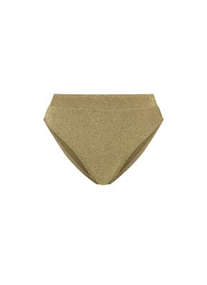 "BEACHLIFE GOLD GLITTER high waist bottom in een gouden glitterstof met een flatterend hoog taillemodel, normale beenuitsnijding en een glamoureuze uitstraling, gefotografeerd op een witte achtergrond."