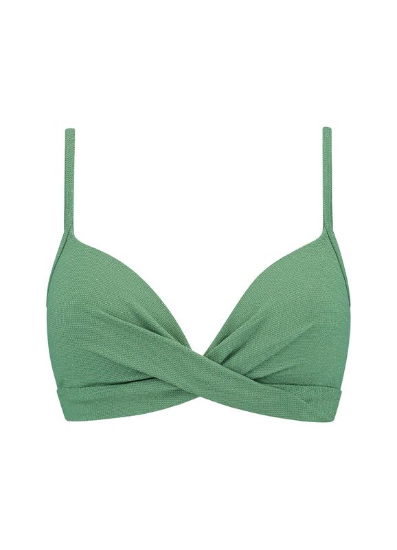 "BEACHLIFE GREEN SHIMMER padded wired bikinitop in een groene shimmer-stof met een luxe glans, gewatteerde cups, verstelbare schouderbandjes en een stijlvolle uitstraling, gefotografeerd op een witte achtergrond."