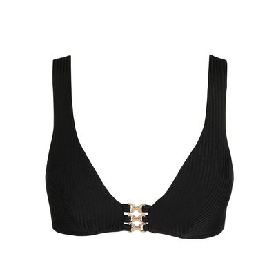 "Marie Jo Swim Emly Triangle Bikinitop in zwart, met verfijnde details en een elegante pasvorm, afgebeeld op een witte achtergrond."