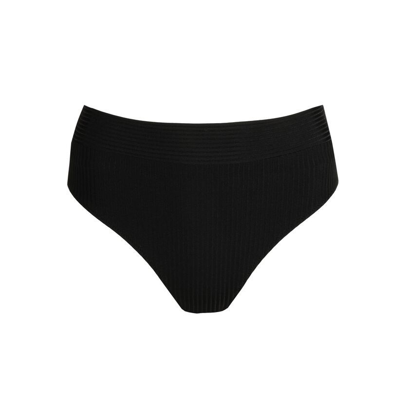 "Marie Jo Swim Emly Bikinislip Taille in zwart, met een flatterende hogere taille en verfijnde afwerking, afgebeeld op een witte achtergrond."