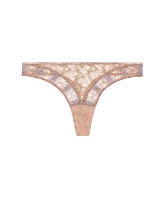 "Aubade Sound of Heart String in Lavender Aura, met luxe kanten details en sierlijk borduursel, afgebeeld op een witte achtergrond."
