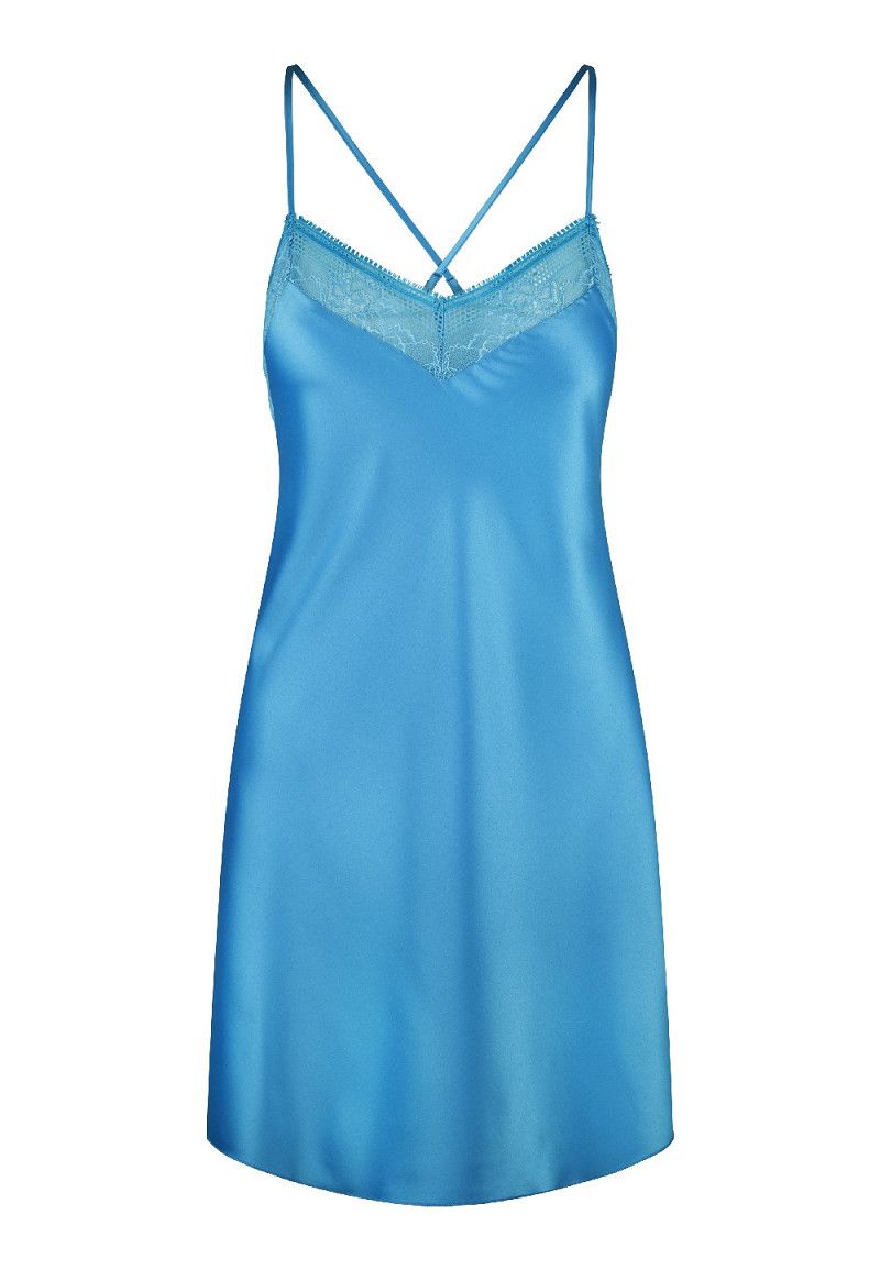"LingaDore Chemise Nachthemd in Bonnie Blue, een elegant en comfortabel nachthemd met fijne schouderbandjes, afgebeeld op een witte achtergrond."
