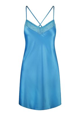"LingaDore Chemise Nachthemd in Bonnie Blue, een elegant en comfortabel nachthemd met fijne schouderbandjes, afgebeeld op een witte achtergrond."
