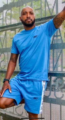 Ensemble sport - Aïbo - bleu ciel / bande blanche / motif symbole