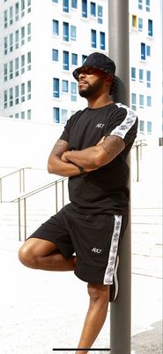 Ensemble sport -Aïbo- couleur Noir / bande blanche / motif : symbole
