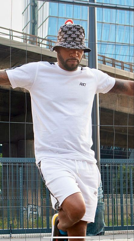 Ensemble sport -Aïbo- couleur : White /bande noir / motif :symbole