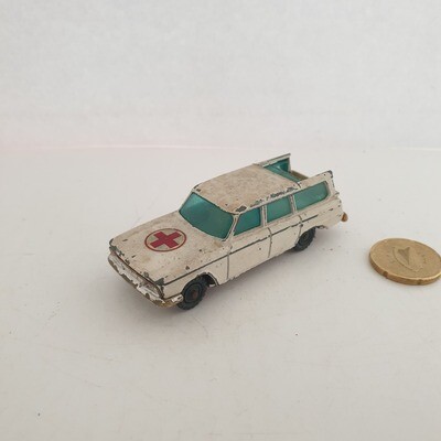 Husky 1960&#39;s Studebaker Wagonaire Ambulance (DK79)