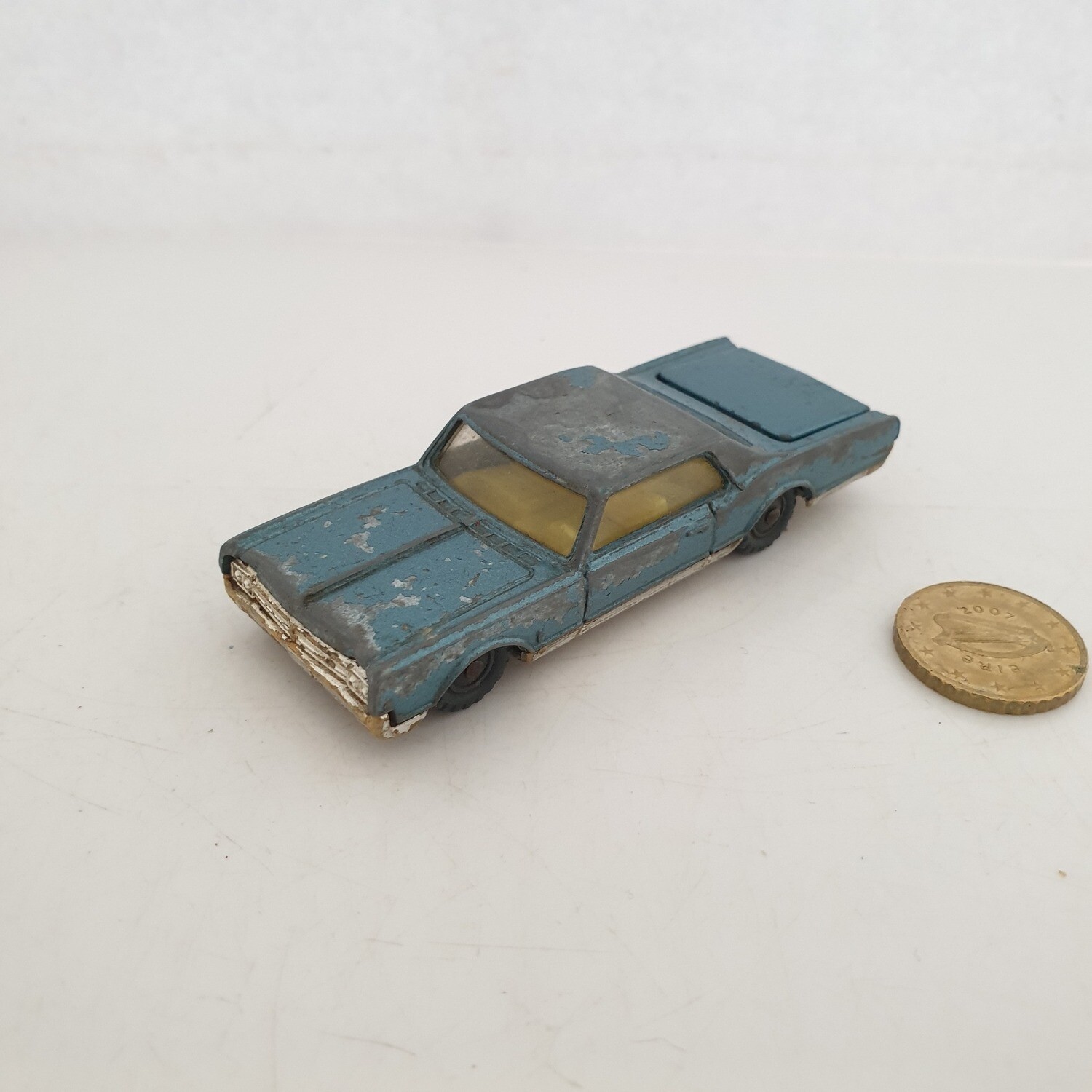 Husky 1960&#39;s Oldsmobile Starfire Coupe (DS77)