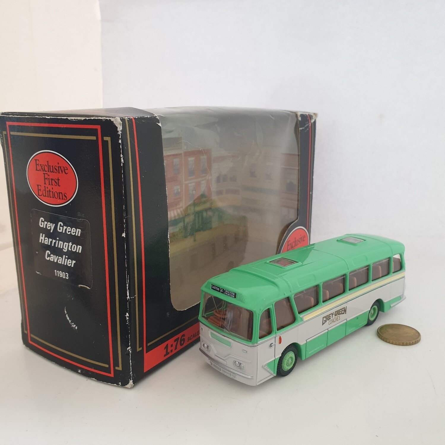 EFE Harrington Bus Coach - Scale 1/76 (DX223)