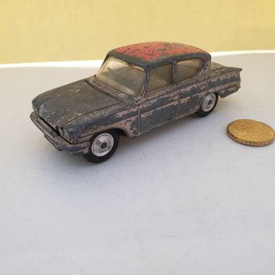 Corgi 1960&#39;s Ford Consul with all tyres &amp; glass intact (EB04)