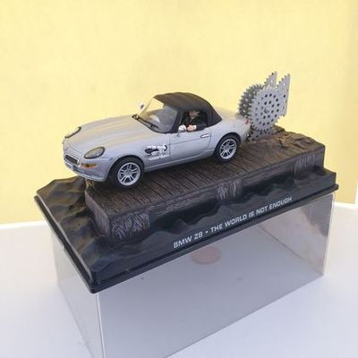 James Bond 007 - BMW Z8 - World is Not Enough - Scale 1/43 (YD88)